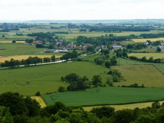 Le canal de Bourgogne vu depuis Châteauneuf-en-Auxois
